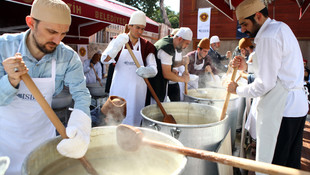 Sümbül Efendi'de aşure kaynatıldı