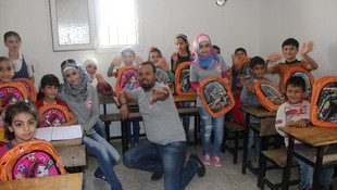 Suriyeli öğrencilere kırtasiye yardımı