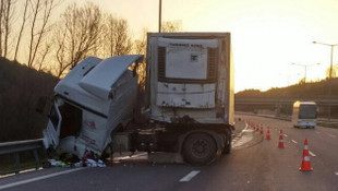 Otomobil ile tırın çarpışması sonucu Karabükte 1 kişi hayatını kaybederken 2 kişi yaralandı