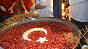 Tarihi Mısır Çarşısı'nda aşure ikramı