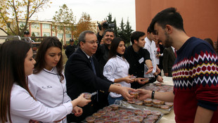 Üniversitelilerden Aşure Günü etkinliği