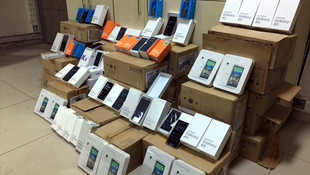 Van'da kaçak sigara ve cep telefonu operasyonu