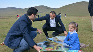 Yetim ve öksüz öğrenciler ilk kez uçurtma uçurdu