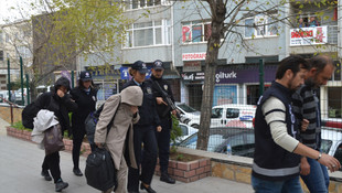 - Yunanistan'a kaçma hazırlığındaki 2 doktorun yakalanması