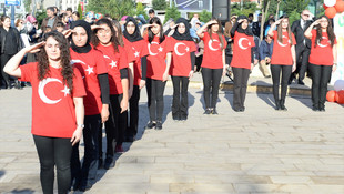 15 Temmuz marş eşliğinde işaret diliyle anlatıldı
