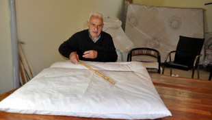 60 yıldır iğnesini hiç bırakmadı