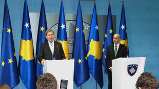 AB Komisyonu Üyesi Hahn Kosova'da