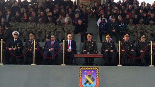 Acemi eğitimini tamamlayan askerlerin yemin töreni