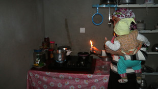 Adıyamanlı Süt ailesinin mum ışığında zorlu yaşamı