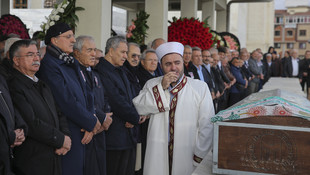 Ahmet Ayık'ın eşi Fatma Ayık toprağa verildi