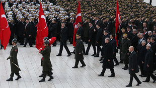 Anıtkabirde 10 Kasım töreni
