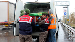 Ankara'da direğe çarpan otomobilin sürücüsü öldü