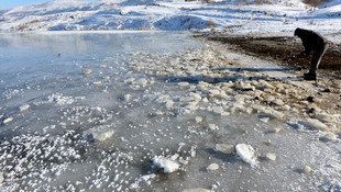 Ardahan'da soğuk hava gölleri dondurdu