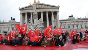 Avusturya'da Teröre Lanet, Demokrasiye Davet mitingi