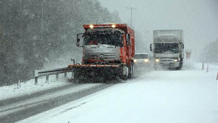 Bolu Dağı kara teslim oldu! TIRlar durduruldu