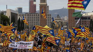 Barcelona'da ayrılıkçı Katalan siyasetçilere destek gösterisi
