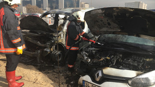 Başkentte park halindeki iki otomobil yandı