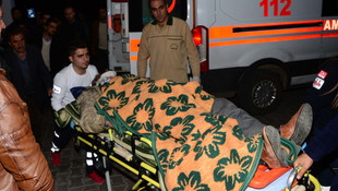 Bitlis'te minibüs şarampole devrildi: 2 ölü, 13 yaralı