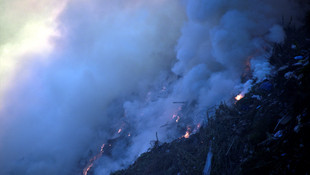 Bodrum çöplüğündeki yangın