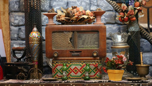 Bombaları savaşın acı renkleriyle süslüyor