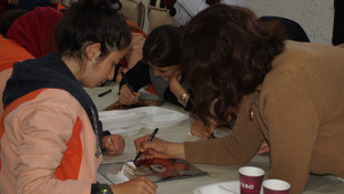 Cam altı resim sanatı öğrencilerin elinde hayat buluyor