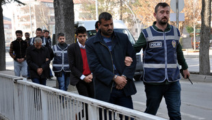 Dolandırmak isterken rehin alındı