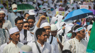 Endonezya'da Caktarta Valisi Ahok karşıtı gösteri