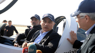 Eski İçişleri Bakanı Ala yerli eğitim uçağını inceledi