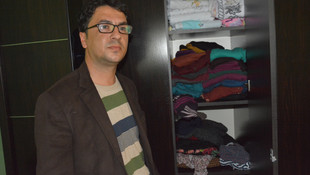 Ev sahibi içerideyken yapılan soygun kameraya yansıdı