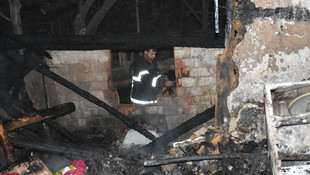 Evlerinde çıkan yangında 2 kız kardeş yaşamını yitirdi