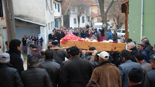 Kütahyada kaçırıldığı kişi tarafından öldürülen genç kız toprağa verildi