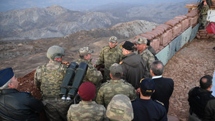 Genelkurmay Başkanı Orgeneral Akar sınır birliklerini denetledi