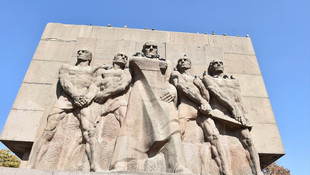 Güven Anıtındaki kurşun izleri kapatılacak