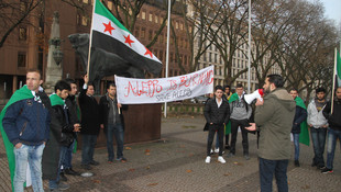 Halep'e yönelik hava saldırılarına Almanya'da protesto