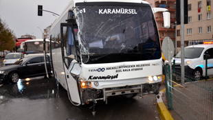 Halk otobüsü ile tır çarpıştı: 6 öğrenci yaralı