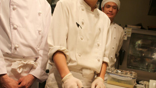 Hünkarbeğendiyle Japonlara suşiyi unutturdu