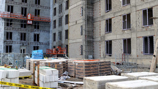 İnşaatın dış cephe asansörü koptu: 2 ölü