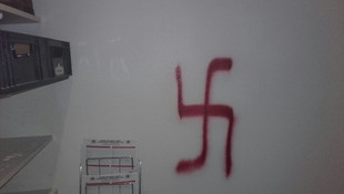 İsveç'te Türklere ait mescide ırkçı saldırı