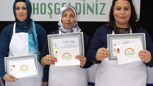 Kadın çiftçiler en iyi keşkeği yapmak için yarıştı