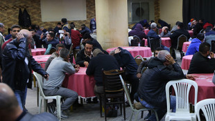 Kapatılan iş yerindeki mührü kırıp kumar oynattılar