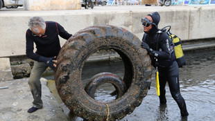 Kaş Limanı'nda temizlik çalışması