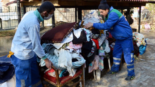 Kocaeli'de bir evden 3 ton çöp çıkarıldı