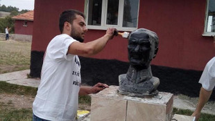 Kütahyada köy ilkokulunu gönüllü gençler onardı