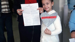 Küçük öğrencinin kan bağışı duyarlılığı