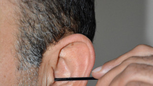 Kulağınızı toka ve tığ ile temizlemeyin