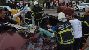 Kütahya'da kamyon ile otomobil çarpıştı: 3 yaralı