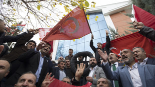 Lüksemburg'un Ankara Büyükelçiliği önünde protesto