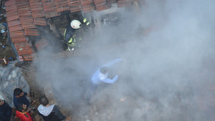 Lüleburgaz'da eşiyle tartışan kişi evini ateşe verdi