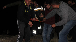 Manisada işçileri taşıyan minibüs şarampole devrildi: 14 yaralı