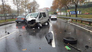 Minibüs ağaca çarptı: 1 yaralı